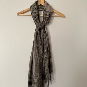 Scarf with fringe